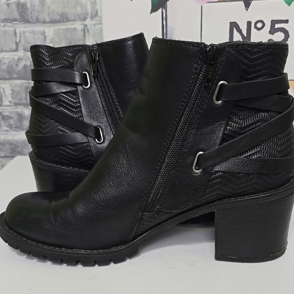 BareTraps Hensley Black 9M Lug Boots Stacked Heel - Picture 8 of 13